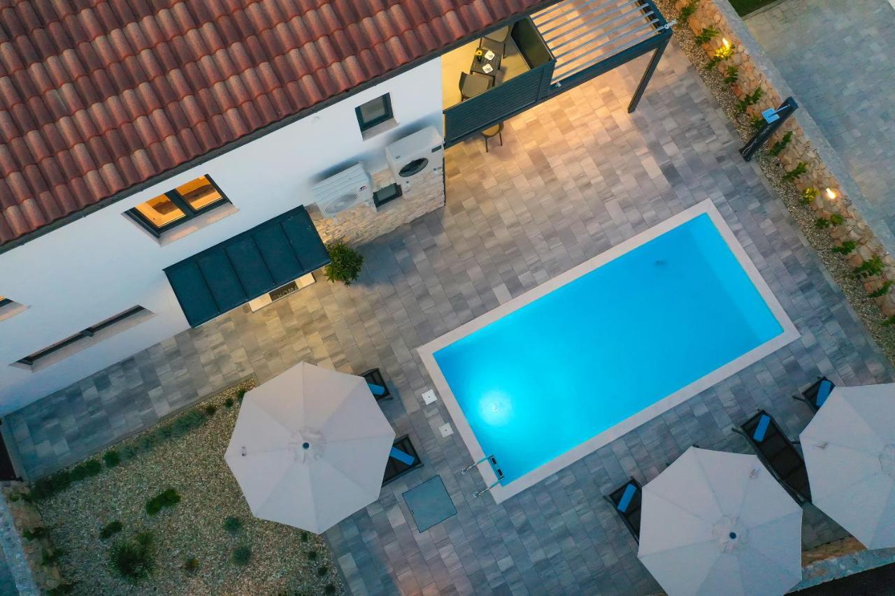 Villa Kaoru Brand New Villa With A Heated Swimming Pool Malinska Exteriér fotografie